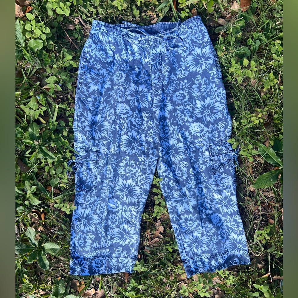 LIZ CLAIBORNE capri pants LIVVY fit cotton blue floral CARGO pockets